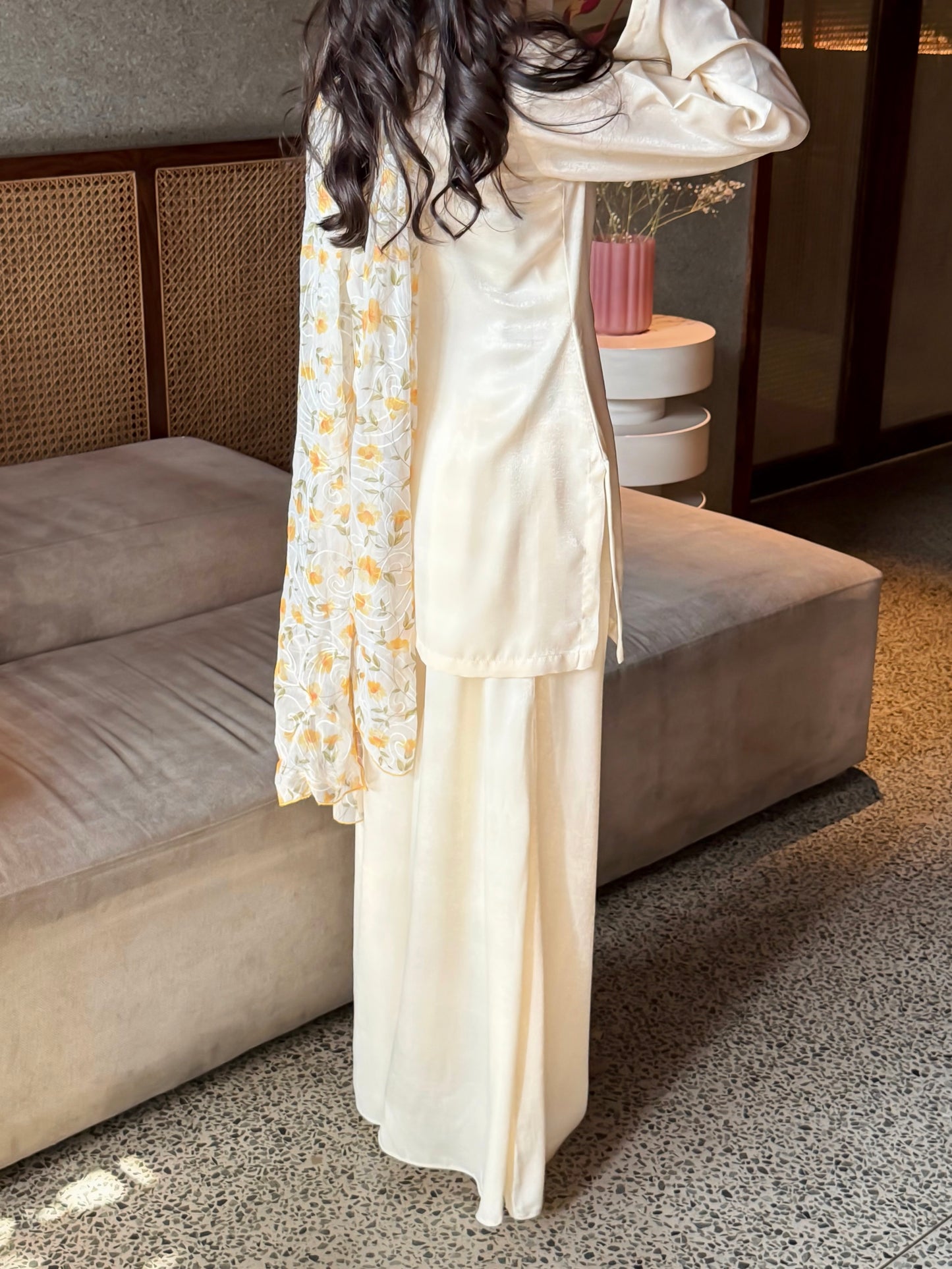 Soft  Classics Off-white Shrara Set