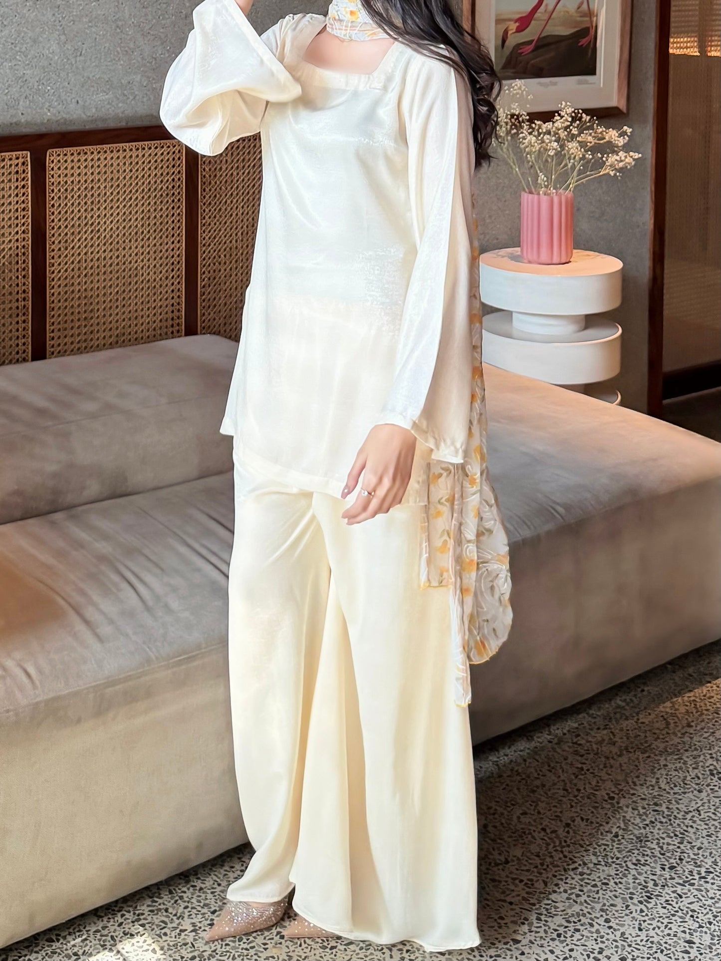 Soft  Classics Off-white Shrara Set